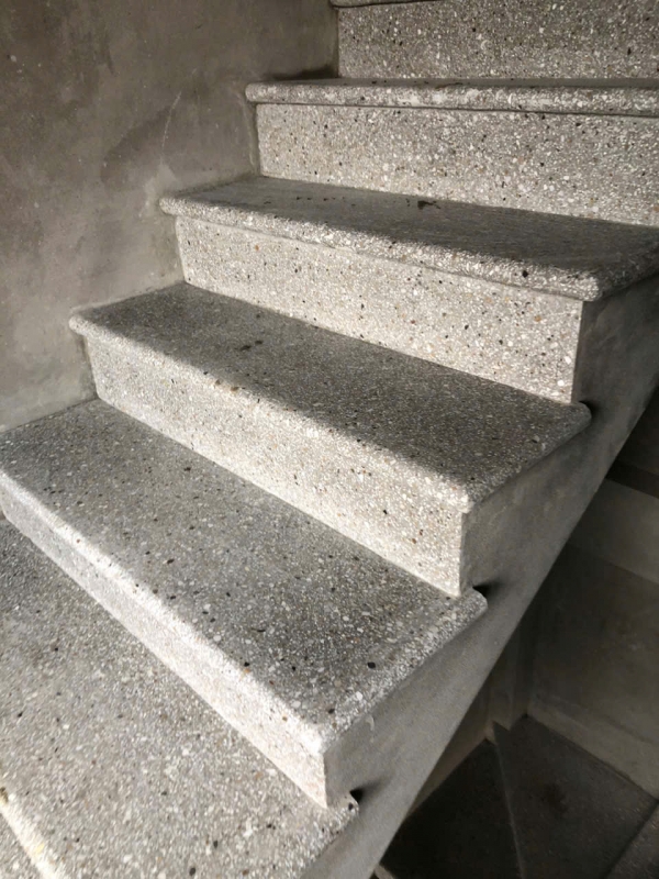 Cầu thang đá mài terrazzo